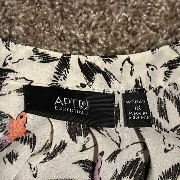 Set of two Apt. 9 sleeveless button front tops (both 1X) EUC! - Picture 2 of 7